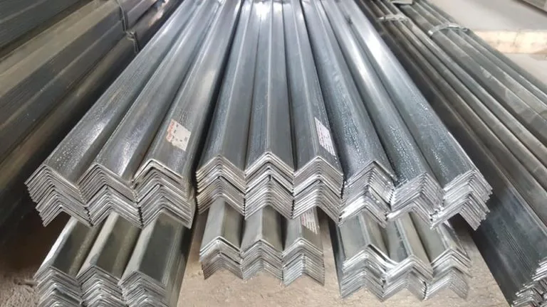 Tìm hiểu 4 loại thép hình được sử dụng nhiều nhất hiện nay 9 Thép V hay còn gọi là thép góc, có mặt cắt hình chữ V