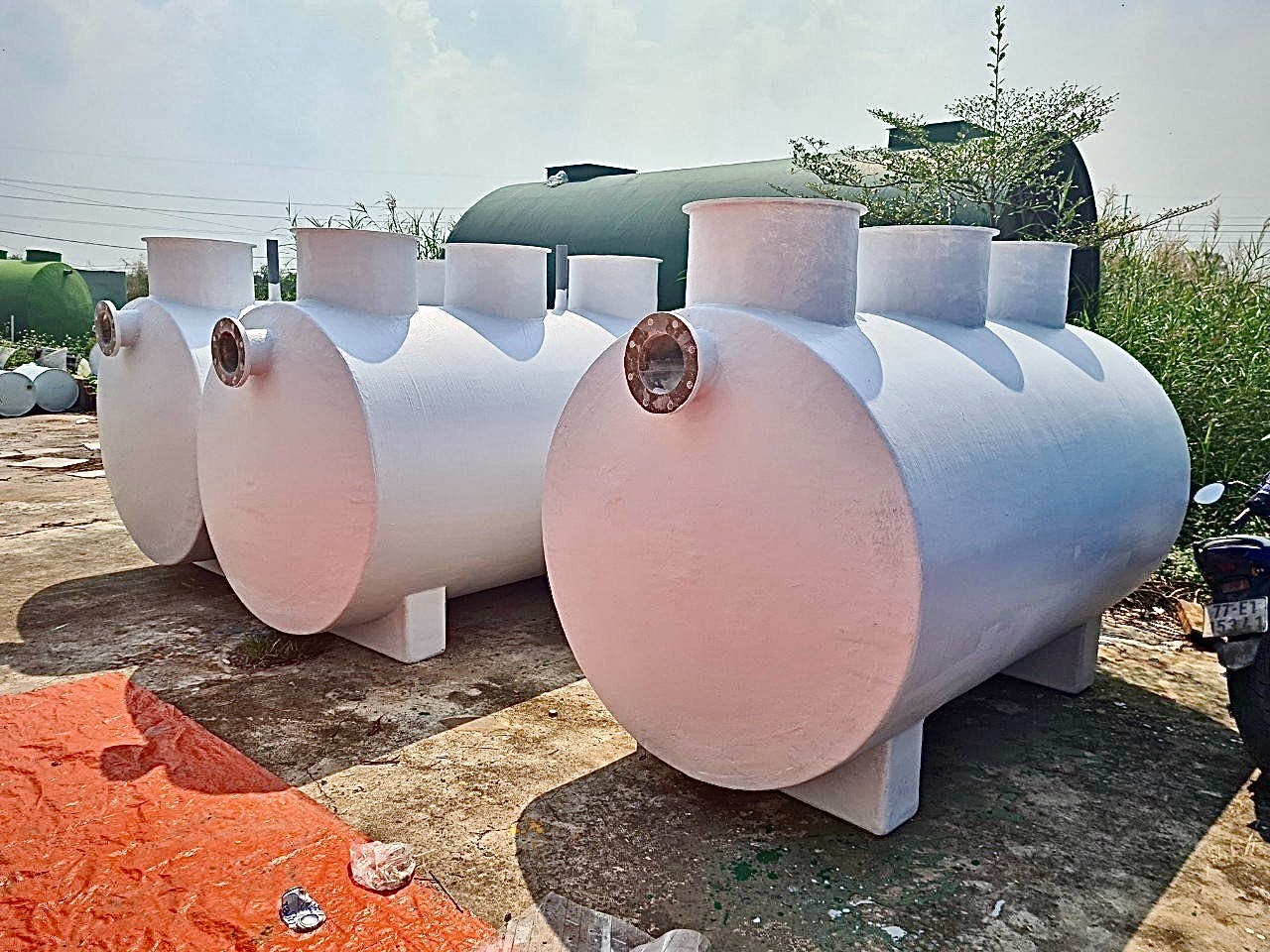 Dịch Vụ Gia Công Bồn Composite (FRP) Theo Yêu Cầu: Chất Lượng Cao, Giá Tốt Tại Xưởng 10 Bể phốt Composite là xu hướng mới thay thế cho bể phốt bê tông truyền thống